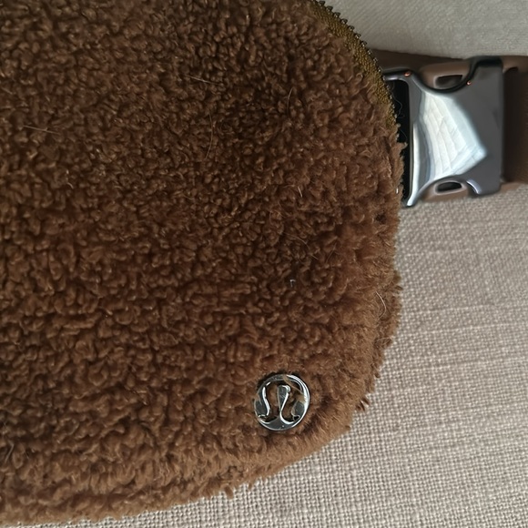 Lululemon like new fleece belt bag burnt caramel - Picture 2 of 4